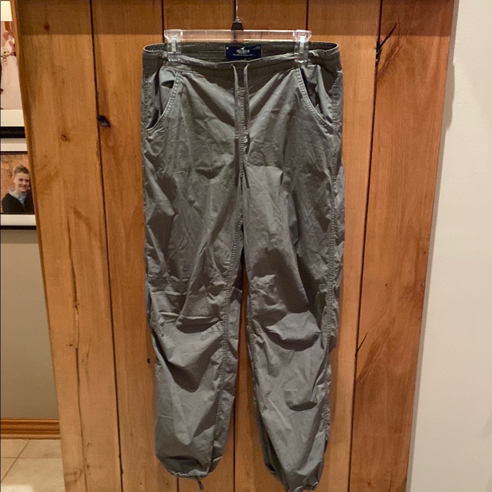 Hollister Grayish / army green Cargo Pants Relaxed Fit Straight Leg
